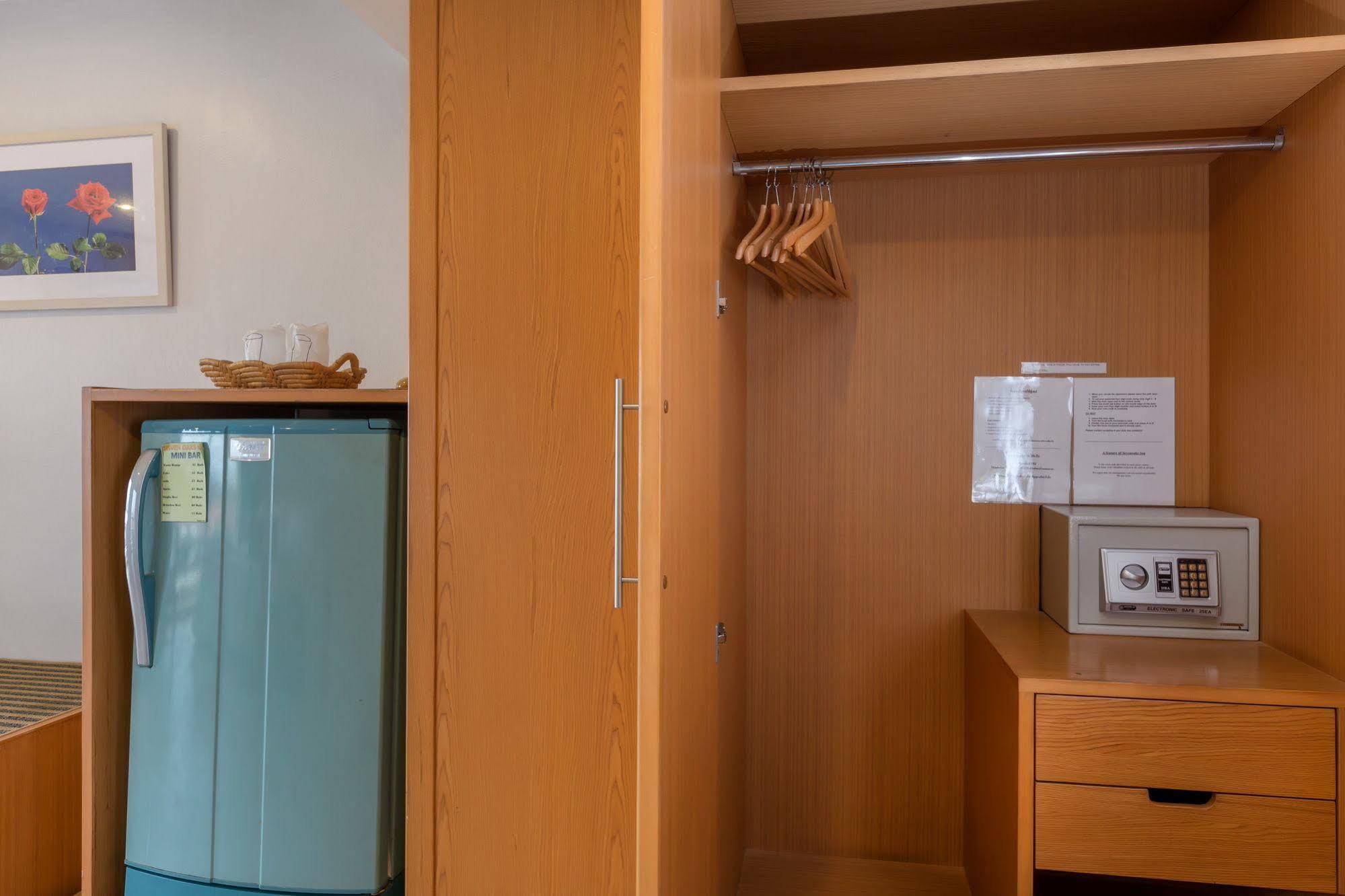 Seven Oaks Inn Jomtien Beach Εξωτερικό φωτογραφία