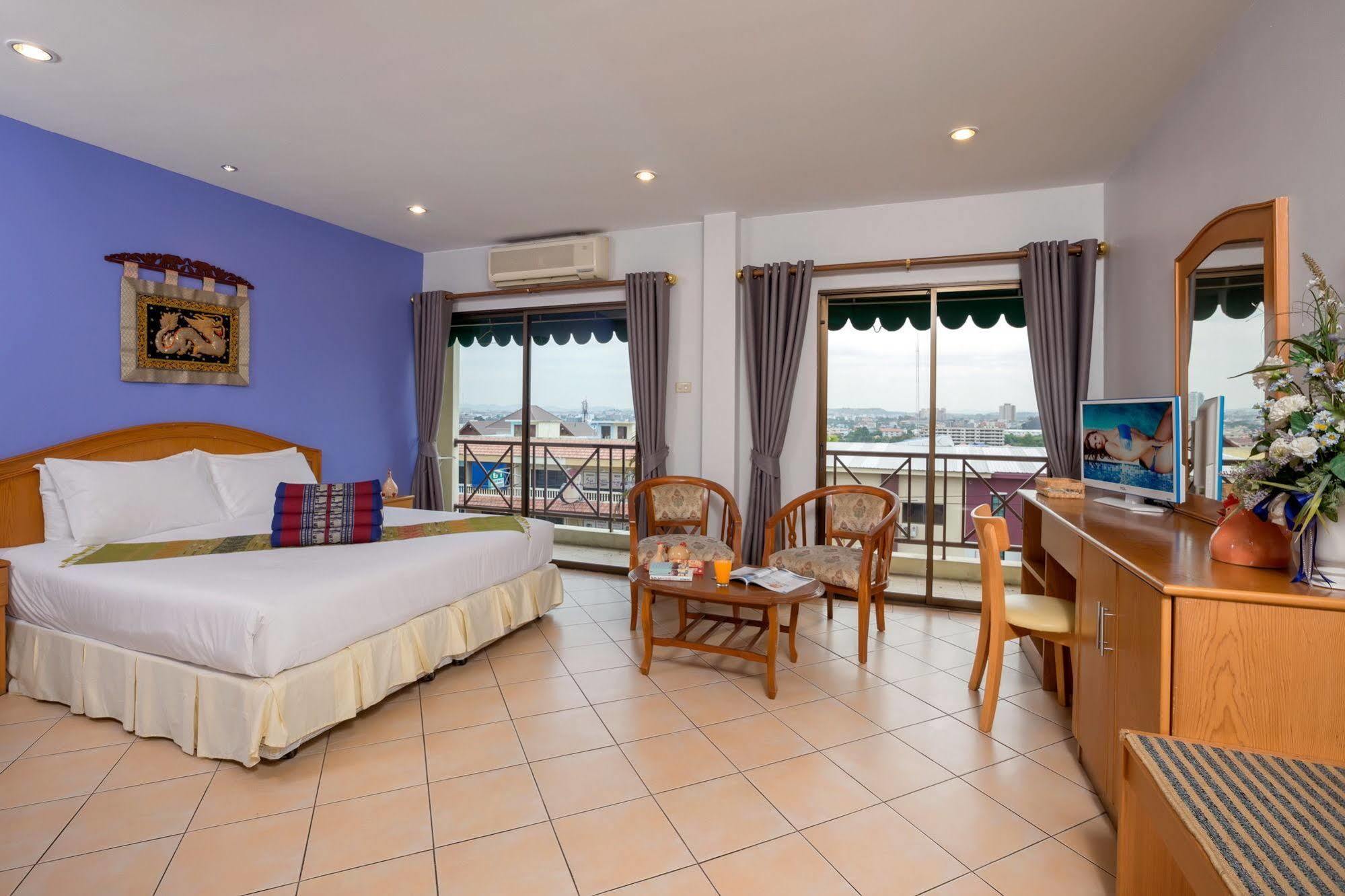 Seven Oaks Inn Jomtien Beach Εξωτερικό φωτογραφία