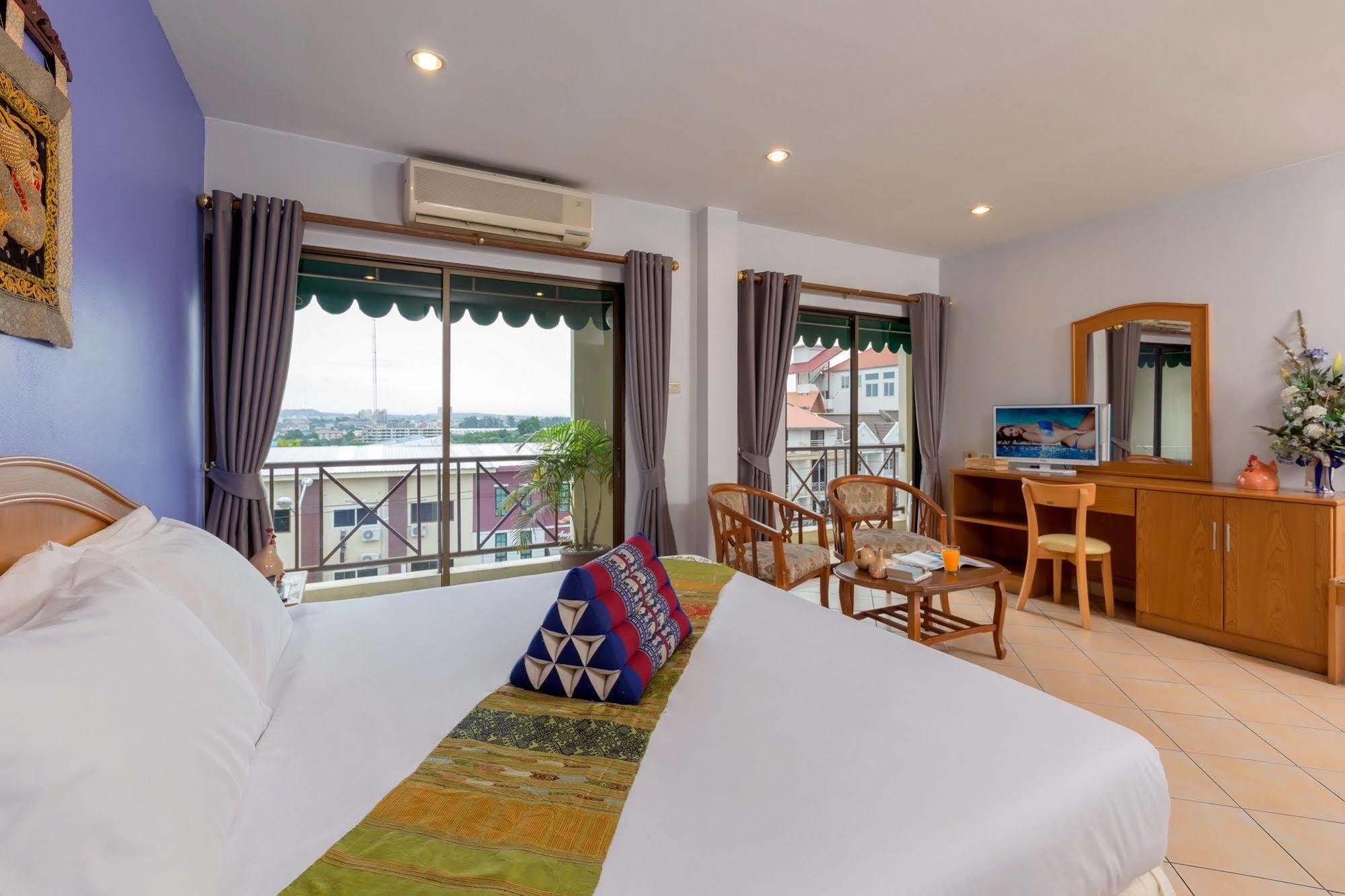 Seven Oaks Inn Jomtien Beach Εξωτερικό φωτογραφία