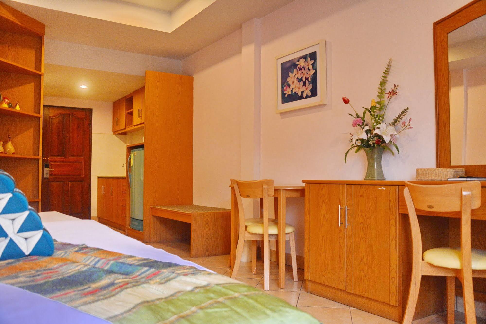 Seven Oaks Inn Jomtien Beach Εξωτερικό φωτογραφία