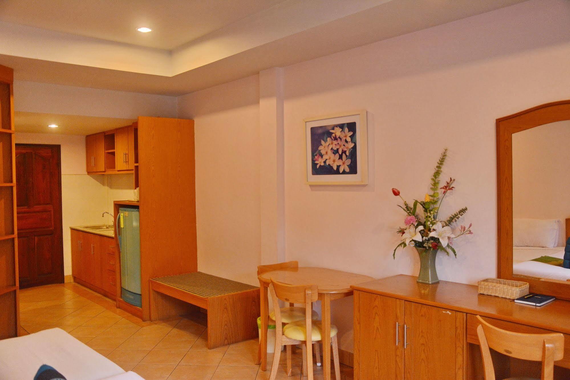 Seven Oaks Inn Jomtien Beach Εξωτερικό φωτογραφία