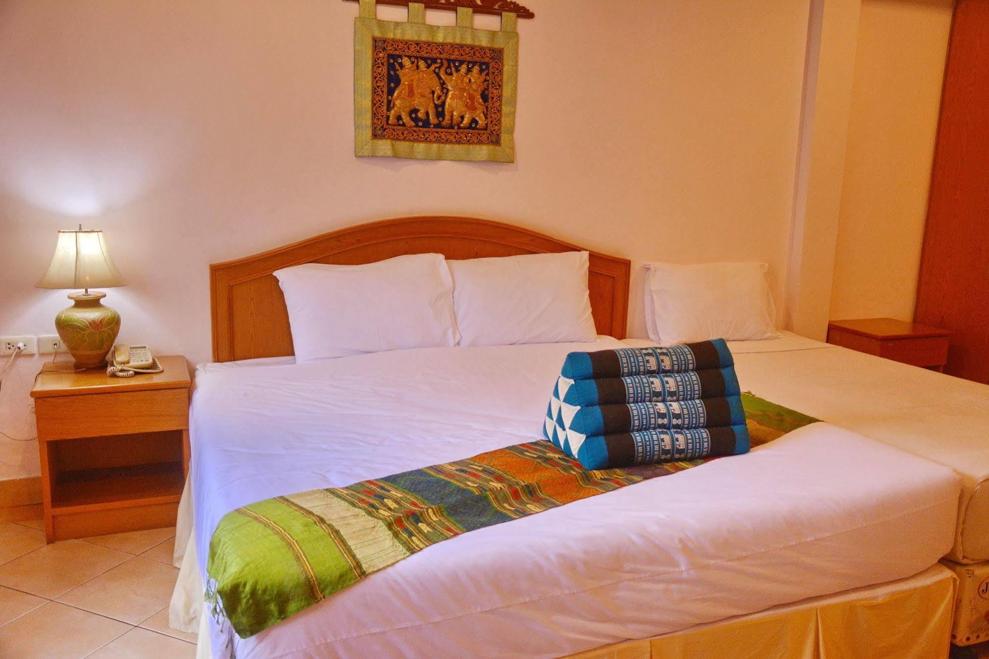 Seven Oaks Inn Jomtien Beach Εξωτερικό φωτογραφία