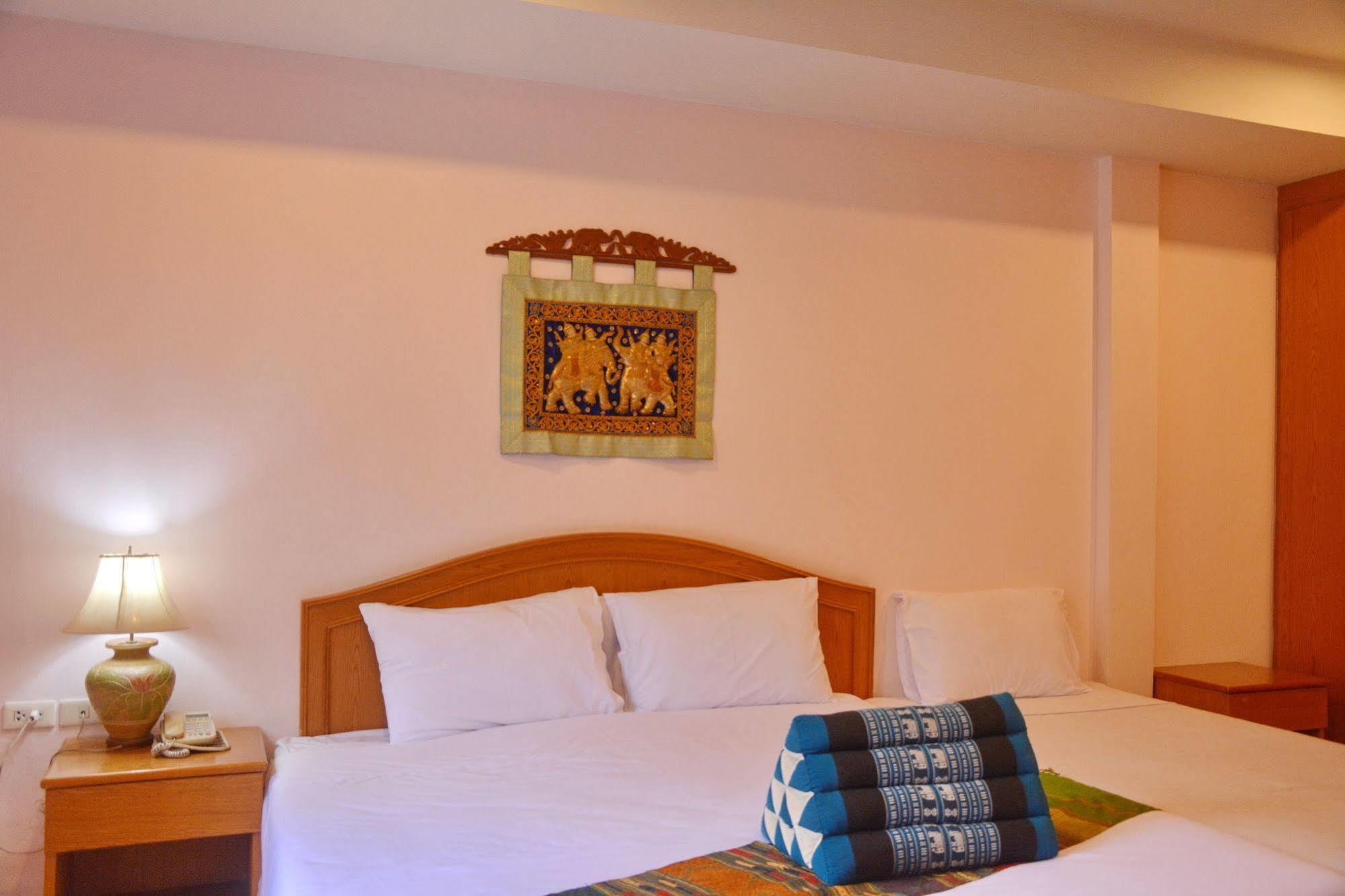 Seven Oaks Inn Jomtien Beach Εξωτερικό φωτογραφία