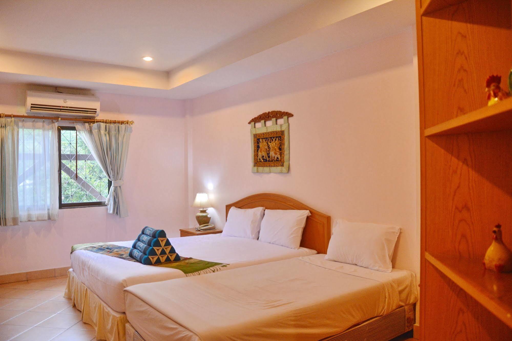 Seven Oaks Inn Jomtien Beach Εξωτερικό φωτογραφία