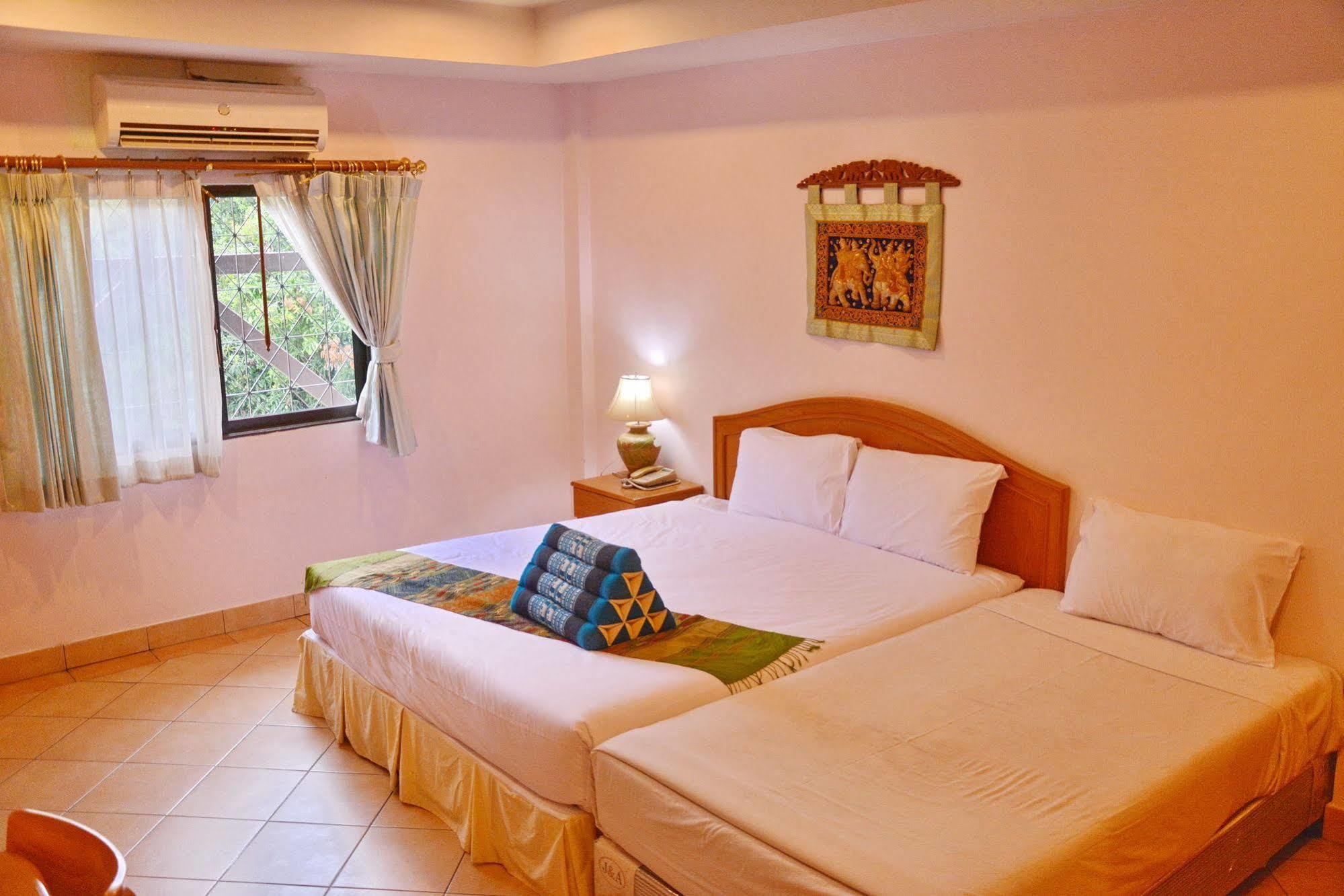 Seven Oaks Inn Jomtien Beach Εξωτερικό φωτογραφία