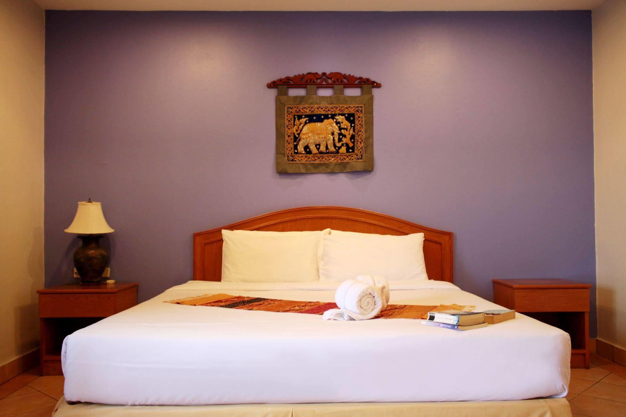 Seven Oaks Inn Jomtien Beach Εξωτερικό φωτογραφία